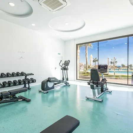 Vivi Homes - Olivera Pool, Sauna, Gym, Terrace & Sea View Apartment