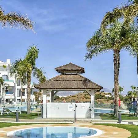 Vivi Homes - Olivera Pool, Sauna, Gym, Terrace & Sea View Apartment *