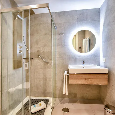 Vivi Homes - Olivera Pool, Sauna, Gym, Terrace & Sea View *